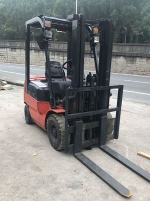 現(xiàn)貨供應(yīng)二手1.5噸合力燃油叉車，低價處理引領(lǐng)市場